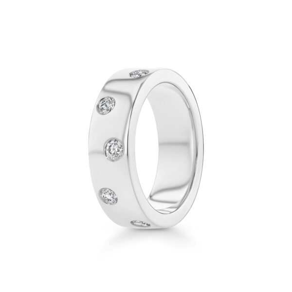 18k White Gold Ring with Diamonds