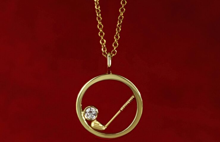 18k Gold Golf Club Necklace With a Diamond Lifestyle v2